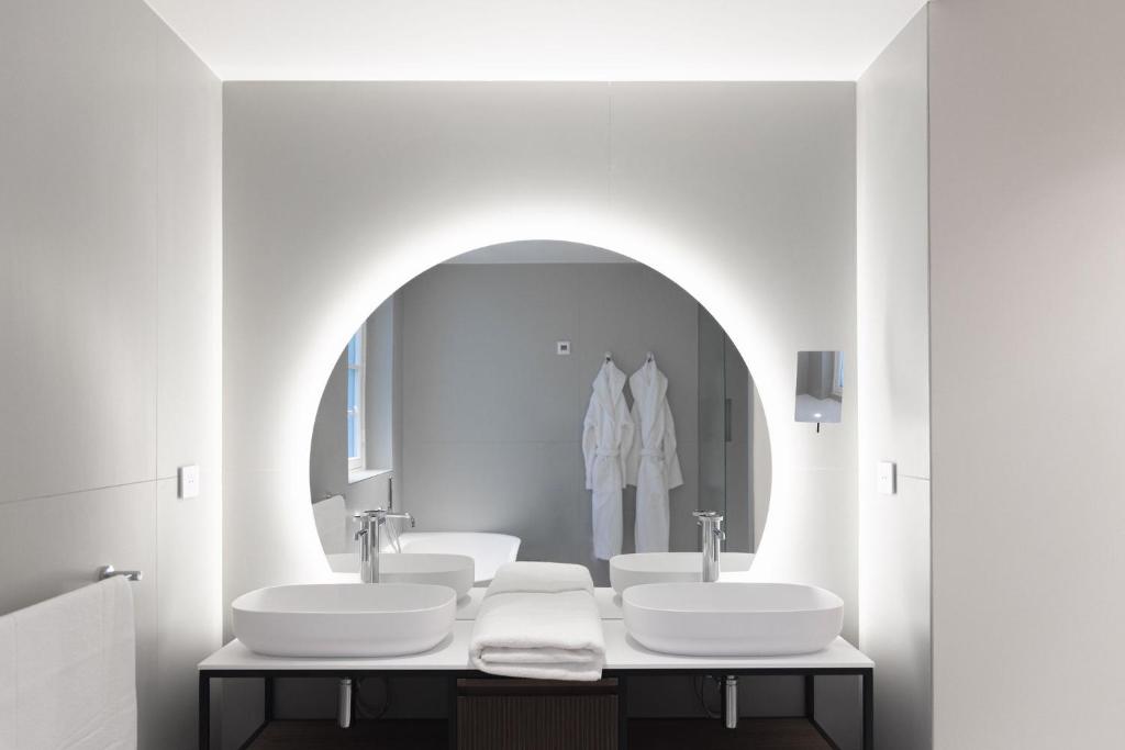 Deluxe Junior Suite - Image 12