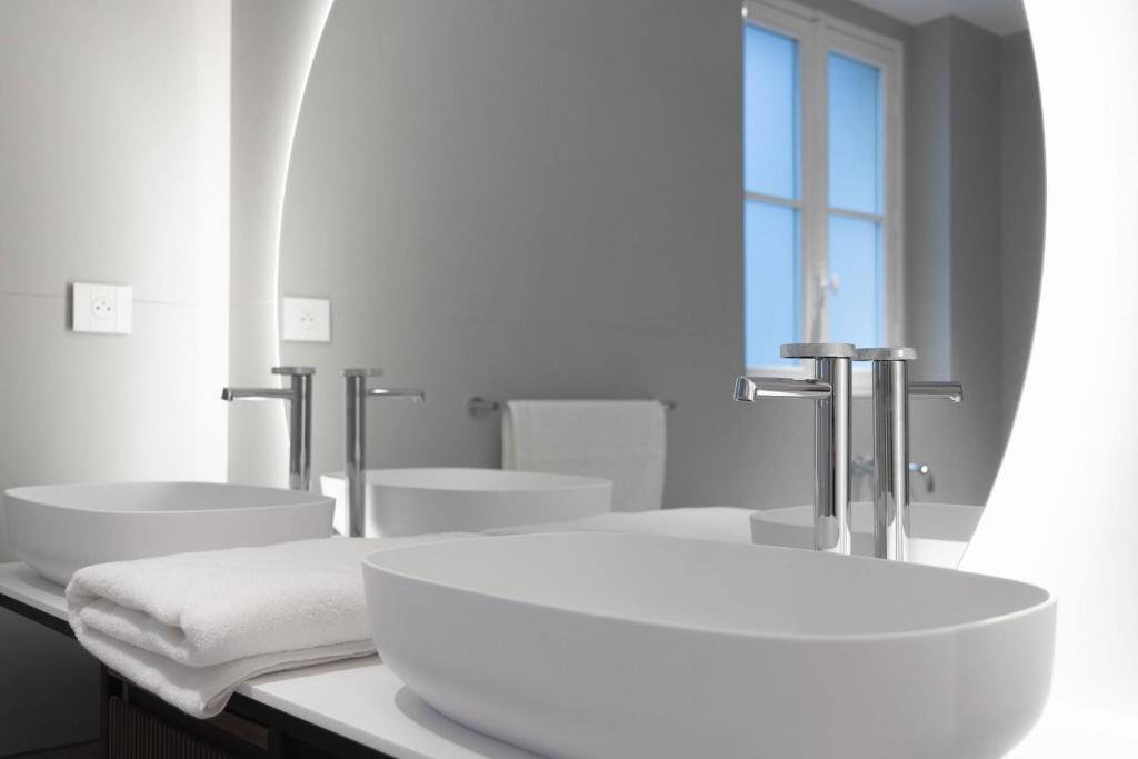 Deluxe Junior Suite - Image 13