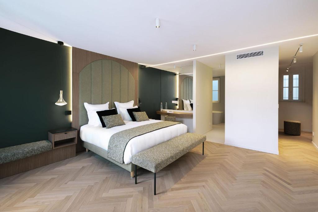 Deluxe Junior Suite - Image 4