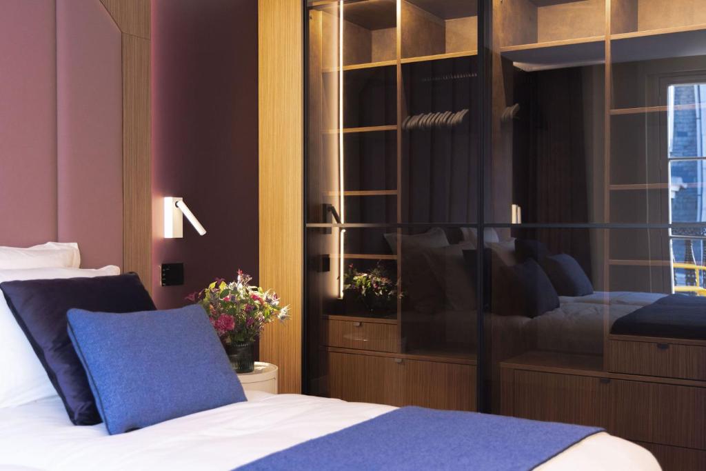 Junior Suite with Balcony - Image 2