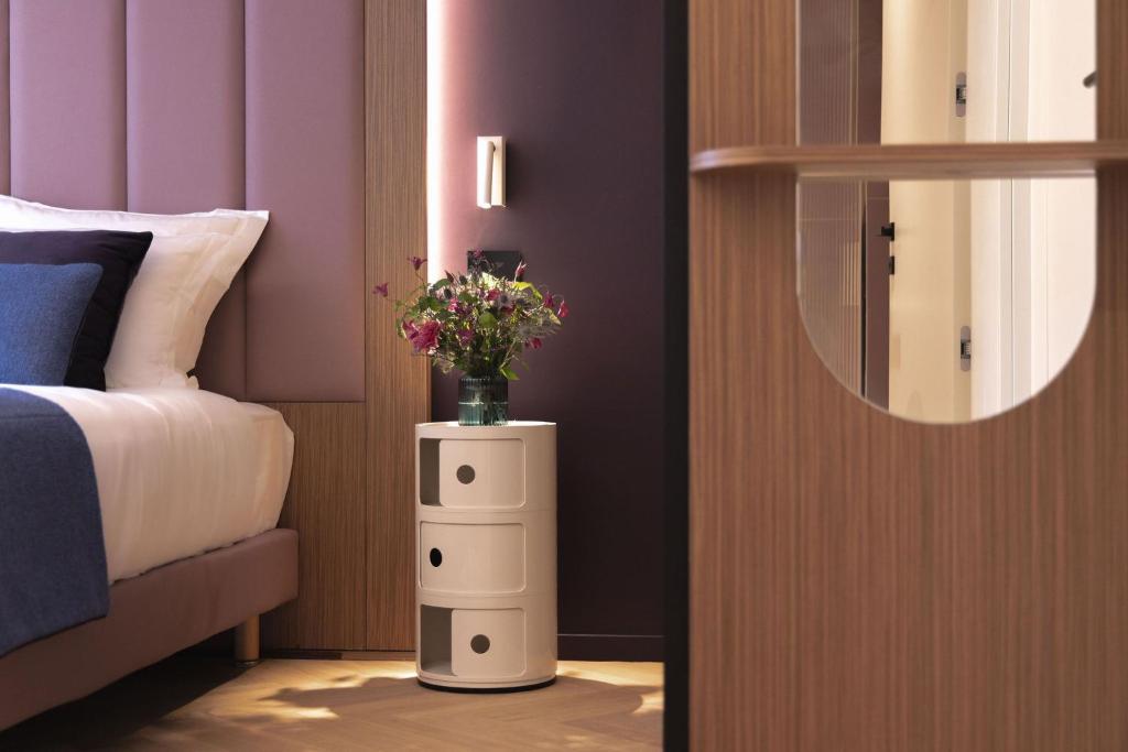 Junior Suite with Balcony - Image 5