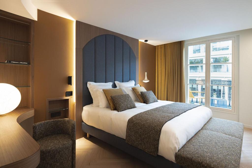 Suite with Balcony - Image 2