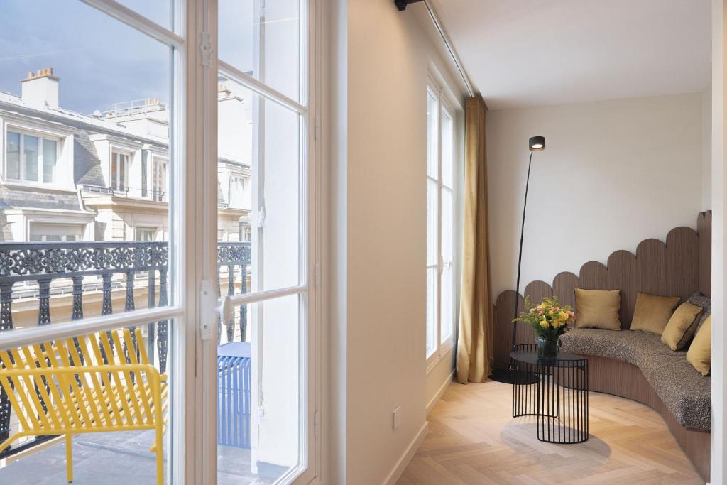 Suite with Balcony - Image 4
