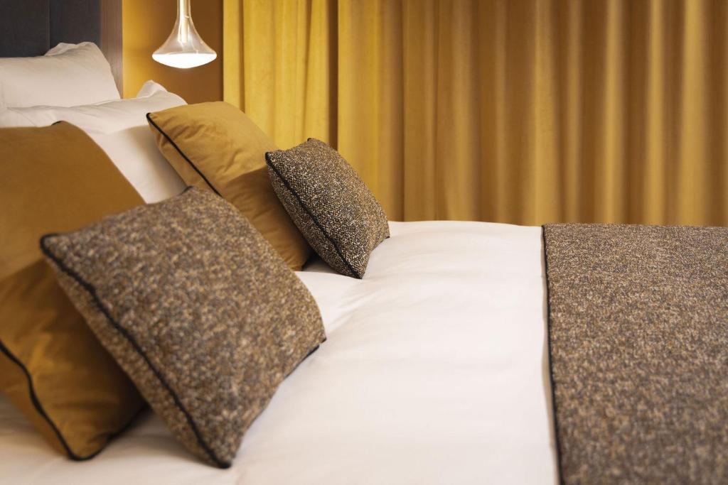 Suite with Balcony - Image 9