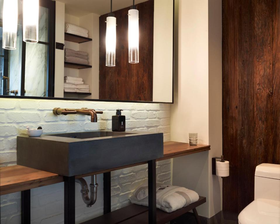 Superior Double Room with Two Double Beds - Image 5