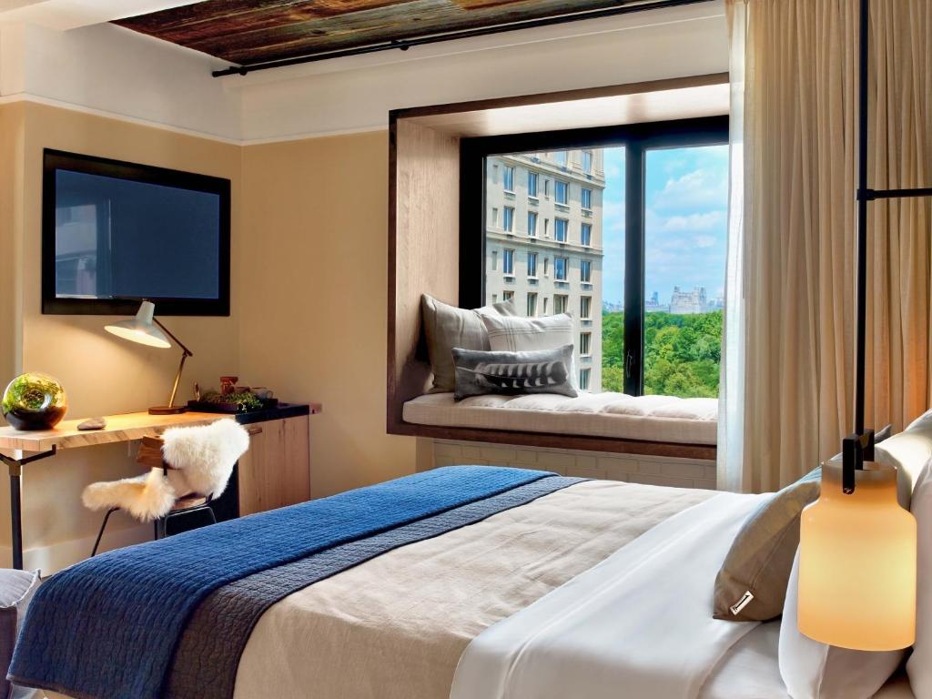Superior King Room with Park View - Image 2