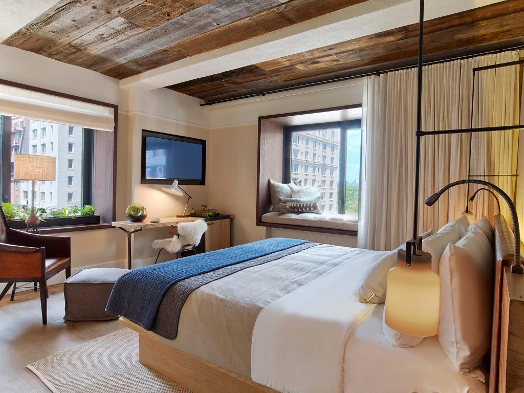 Superior King Room with Park View - Image 1
