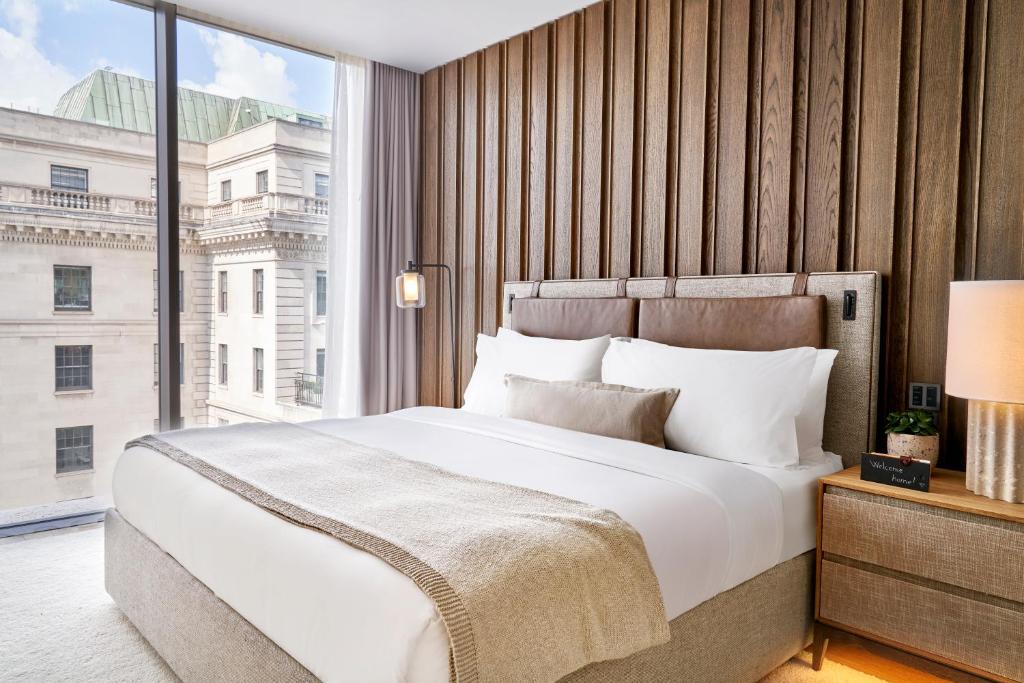Skyline Junior Suite - Image 1
