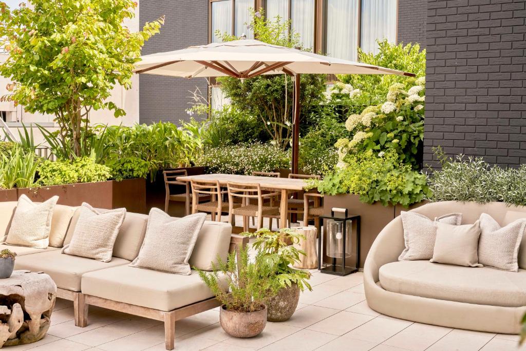 Suite with Garden View - Image 2