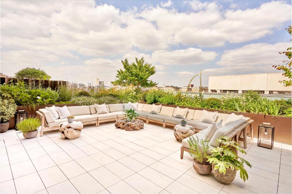 Suite with Garden View - Image 3
