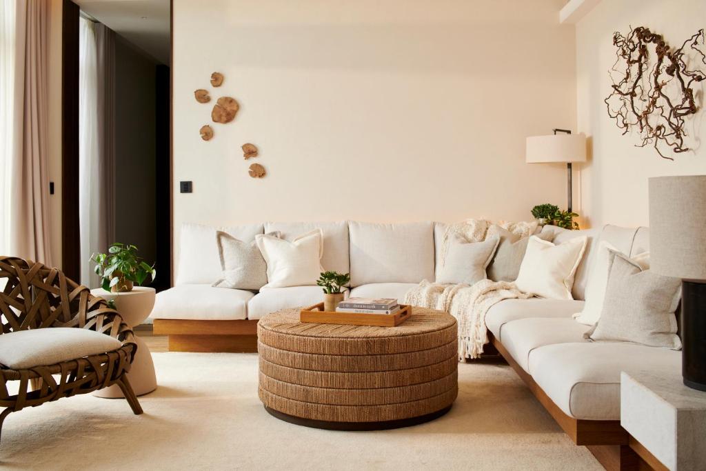 Suite with Garden View - Image 4