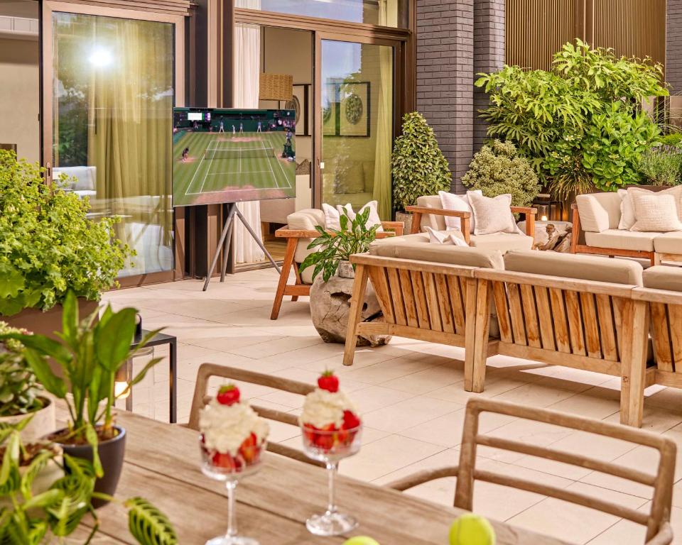 Suite with Garden View - Image 5