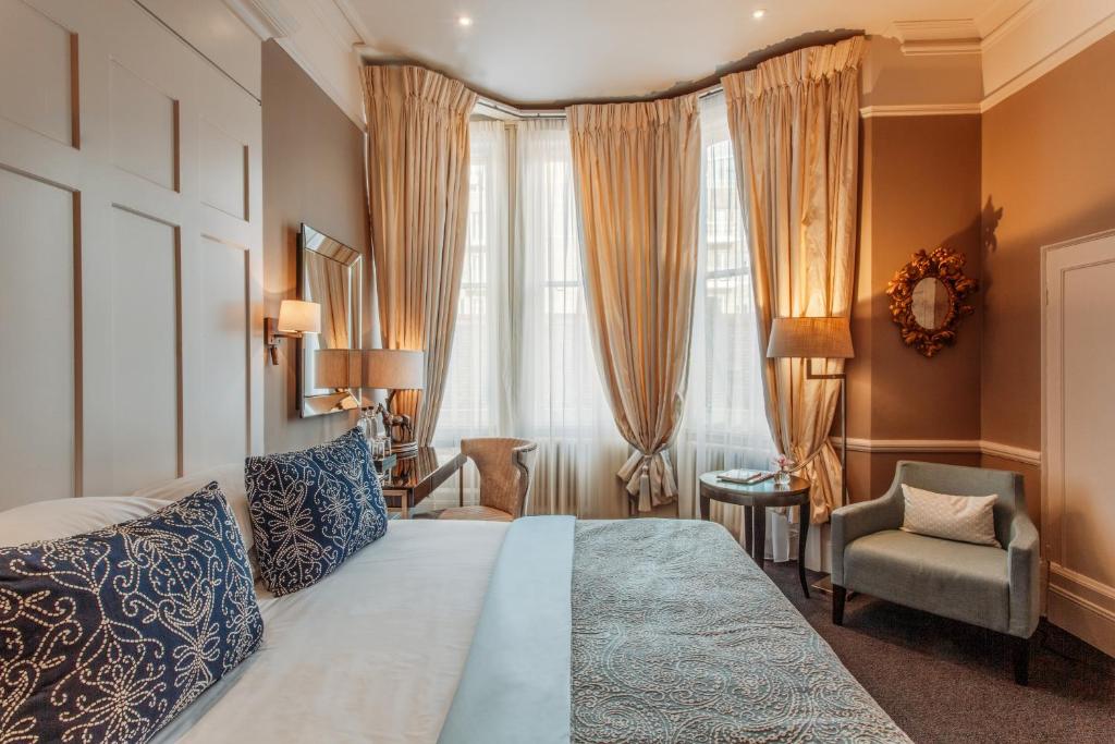Deluxe King Room at 11 Cadogan Gardens - Image 1