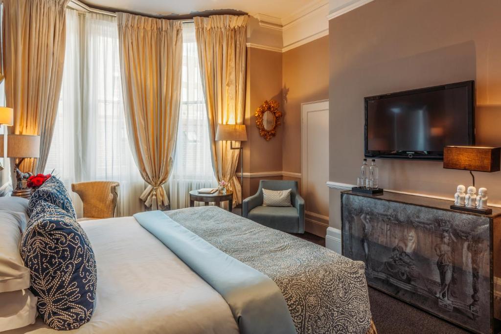 Deluxe King Room at 11 Cadogan Gardens - Image 4
