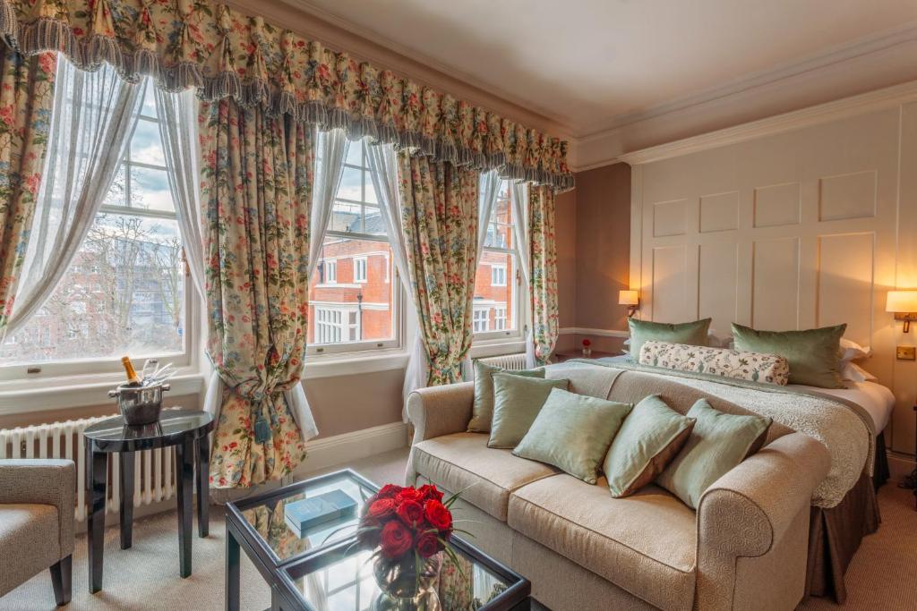 Junior Suite at 11 Cadogan Gardens - Image 2