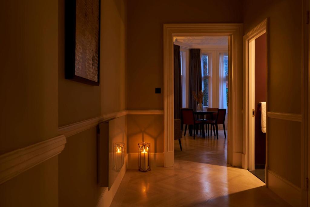 One-Bedroom Apartment Deluxe at 20 Cadogan Gardens - Image 4