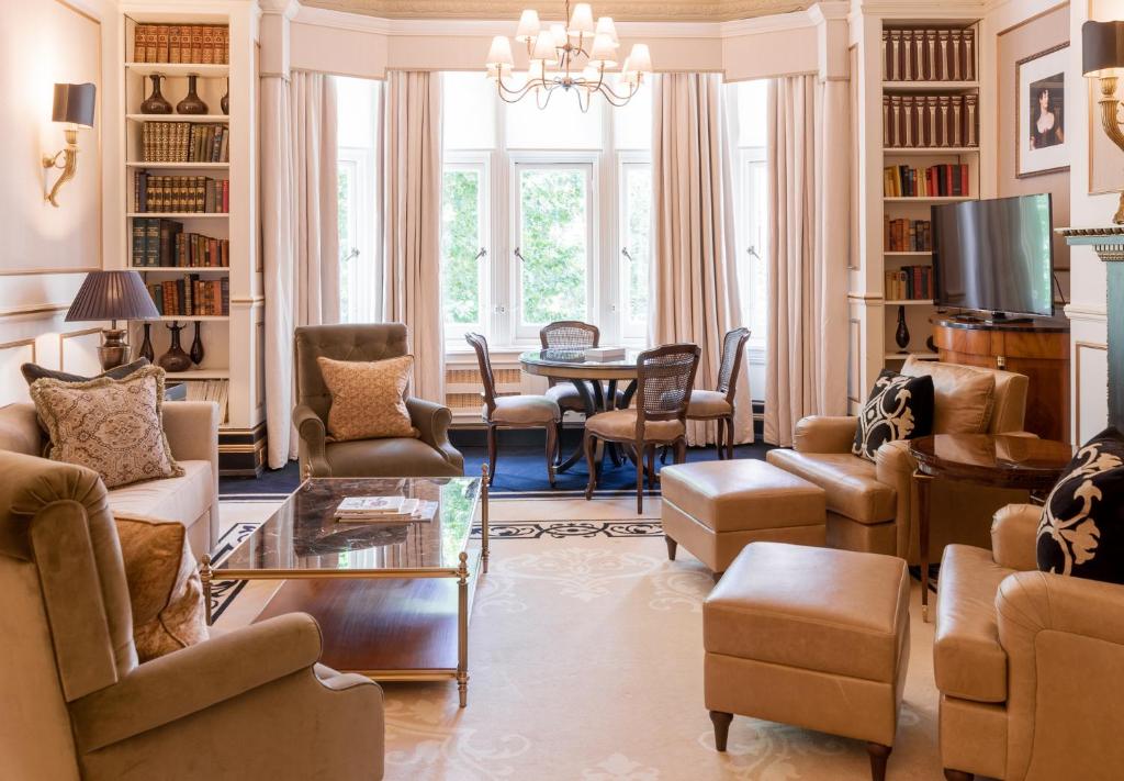 Sloane Suite at 11 Cadogan Gardens - Image 1