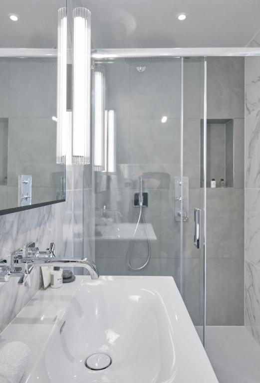 The Loft Apartment at 20 Cadogan Gardens - Image 4