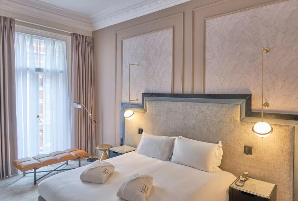 Three-Bedroom Apartment at 20 Cadogan Gardens - Image 4