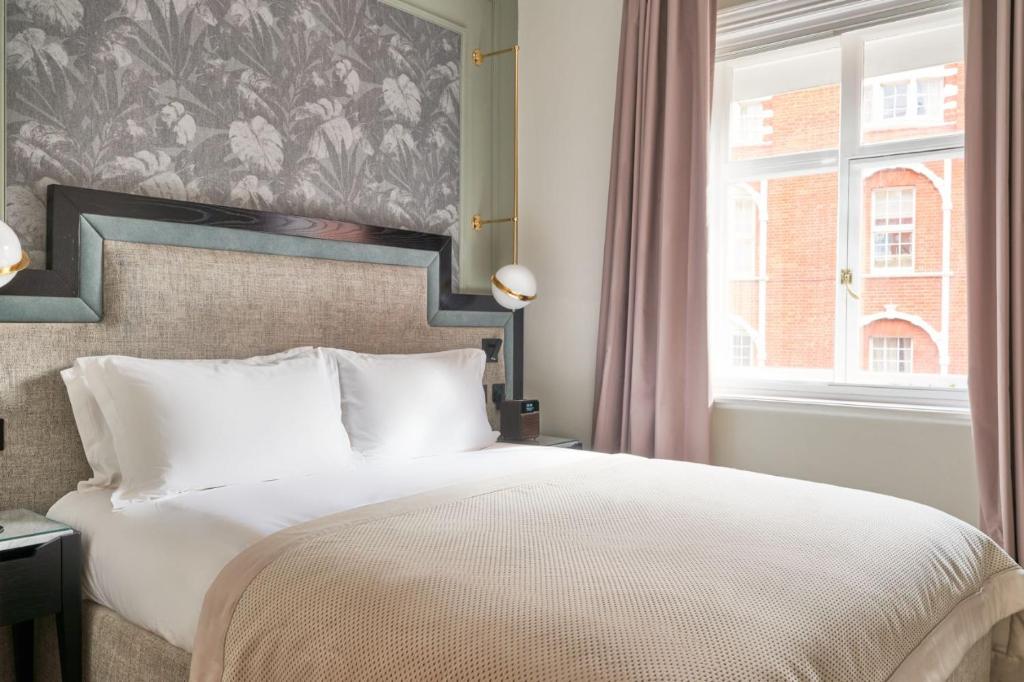 Two-Bedroom Apartment at 20 Cadogan Gardens - Image 1