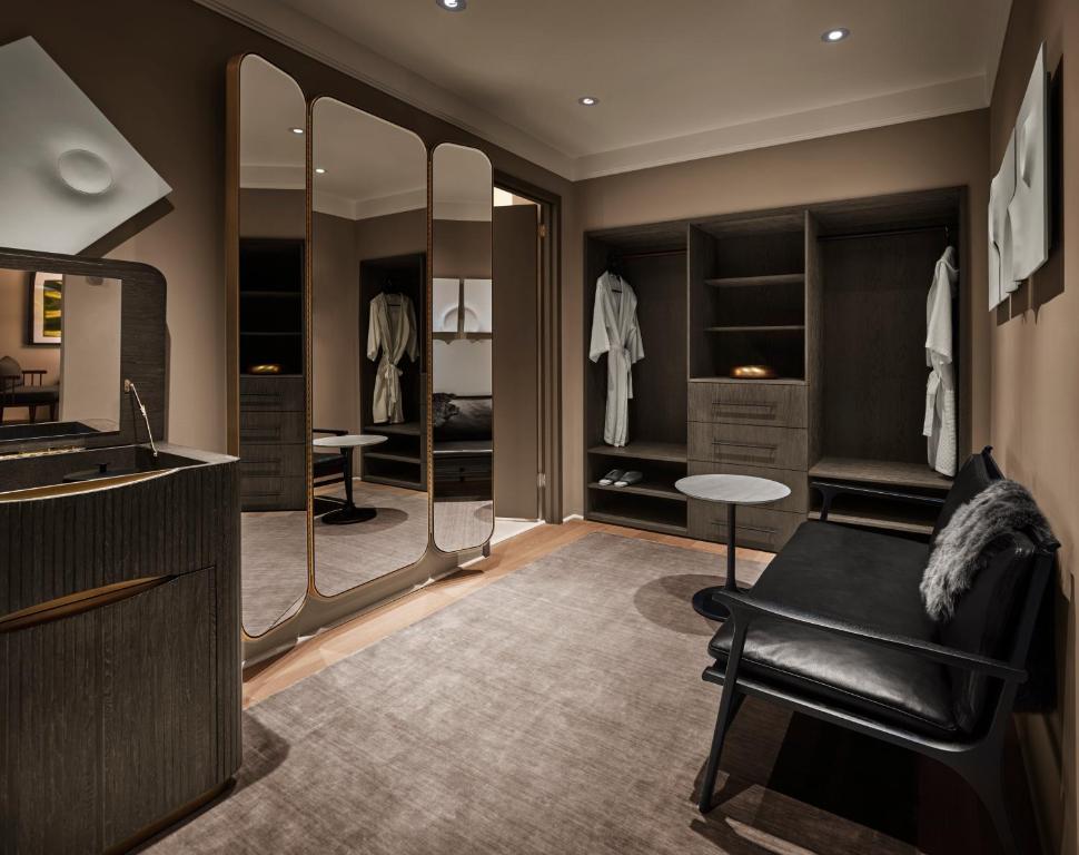Suite with Terrace - Image 7