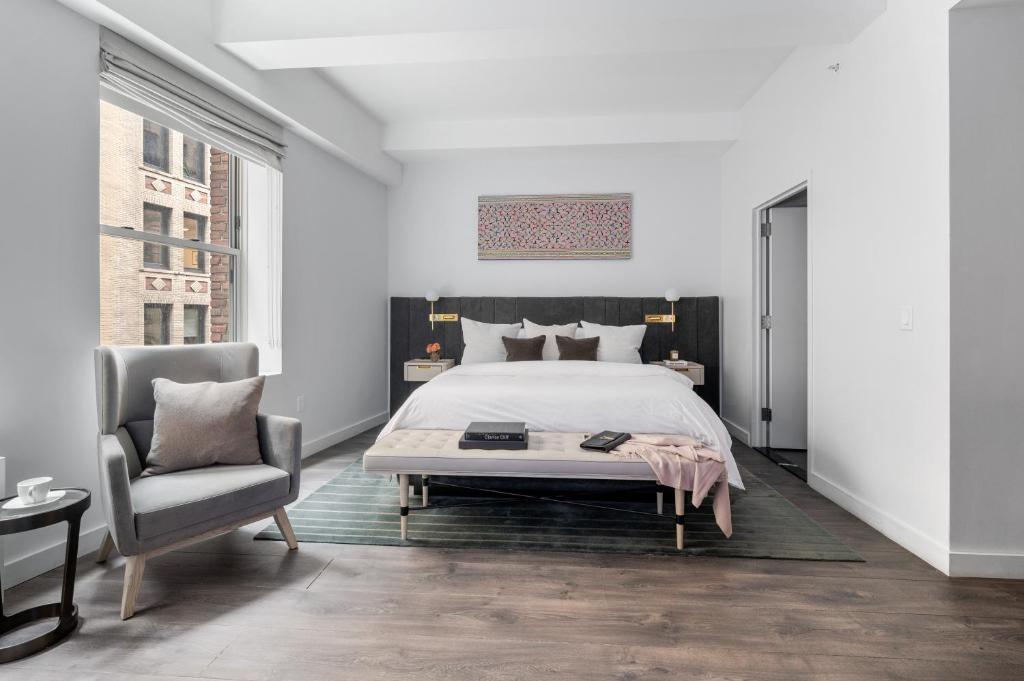 King Studio with Sofa Bed - Image 21