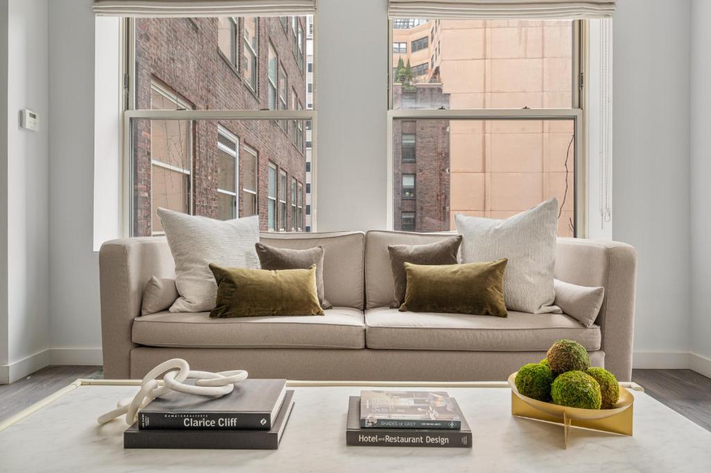 King Studio with Sofa Bed - Image 33