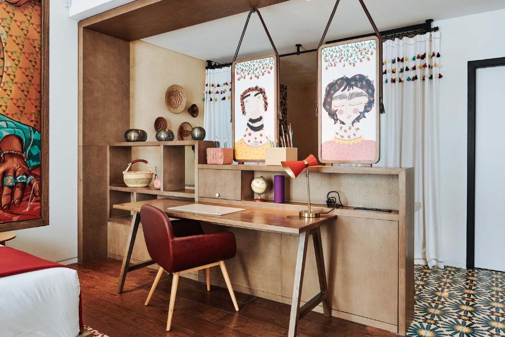 Artist Village Suite with Museum View - Image 2