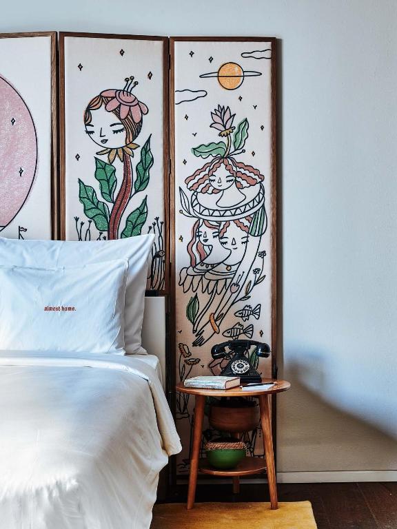 Artist Village Suite with Museum View - Image 4