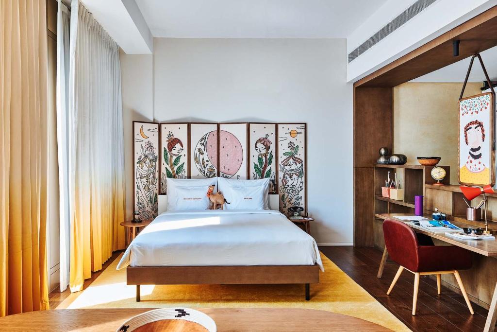 Artist Village Suite with Museum View - Image 5