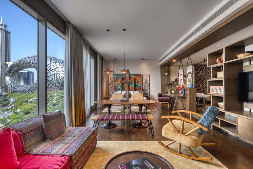 Artist Village Suite with Museum View - Image 6