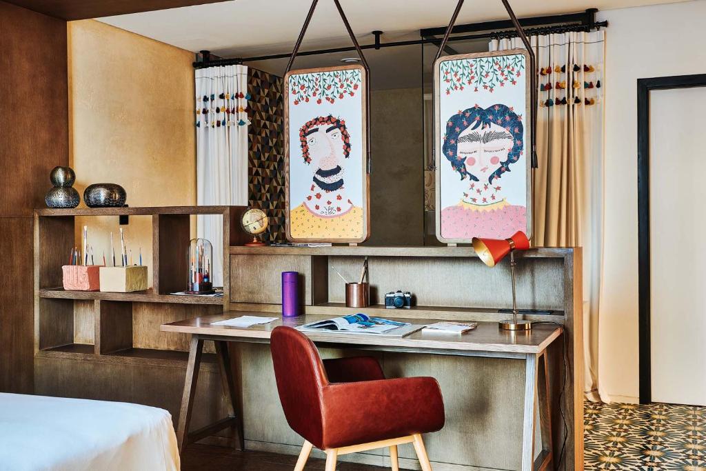 Artist Village Suite with Museum View - Image 7