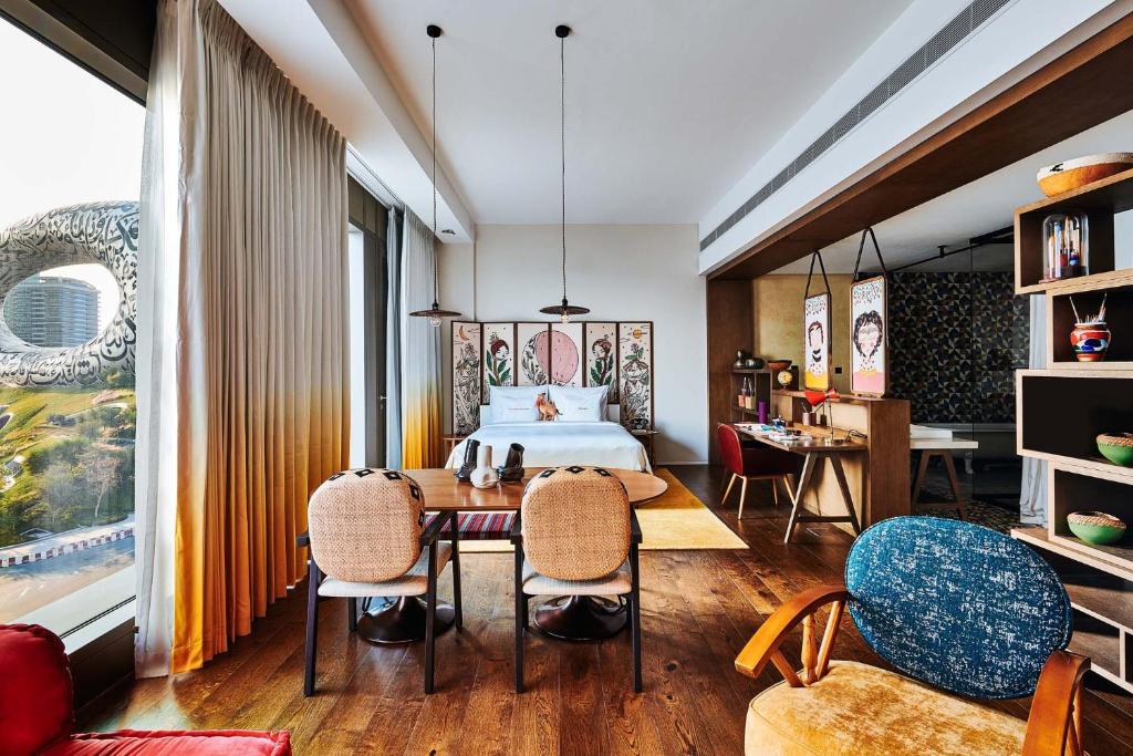 Artist Village Suite with Museum View - Image 8