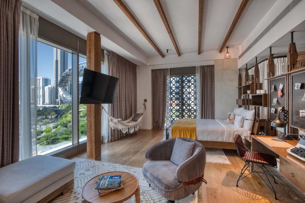 Large Farmstay Suite with Museum View - Image 1