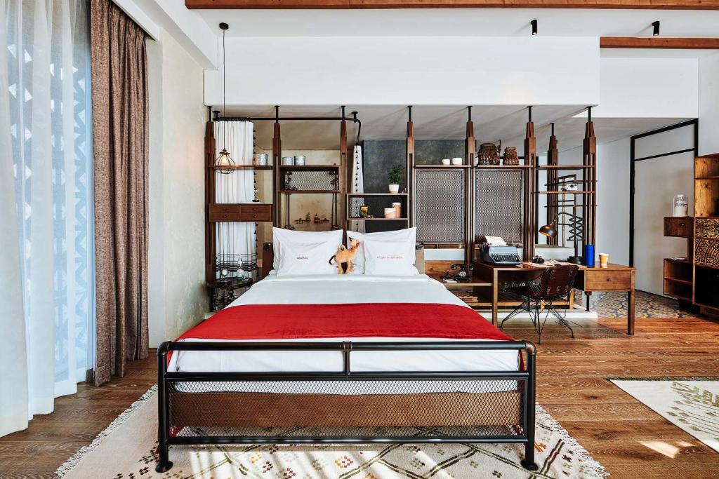 Large Farmstay Suite - Image 6