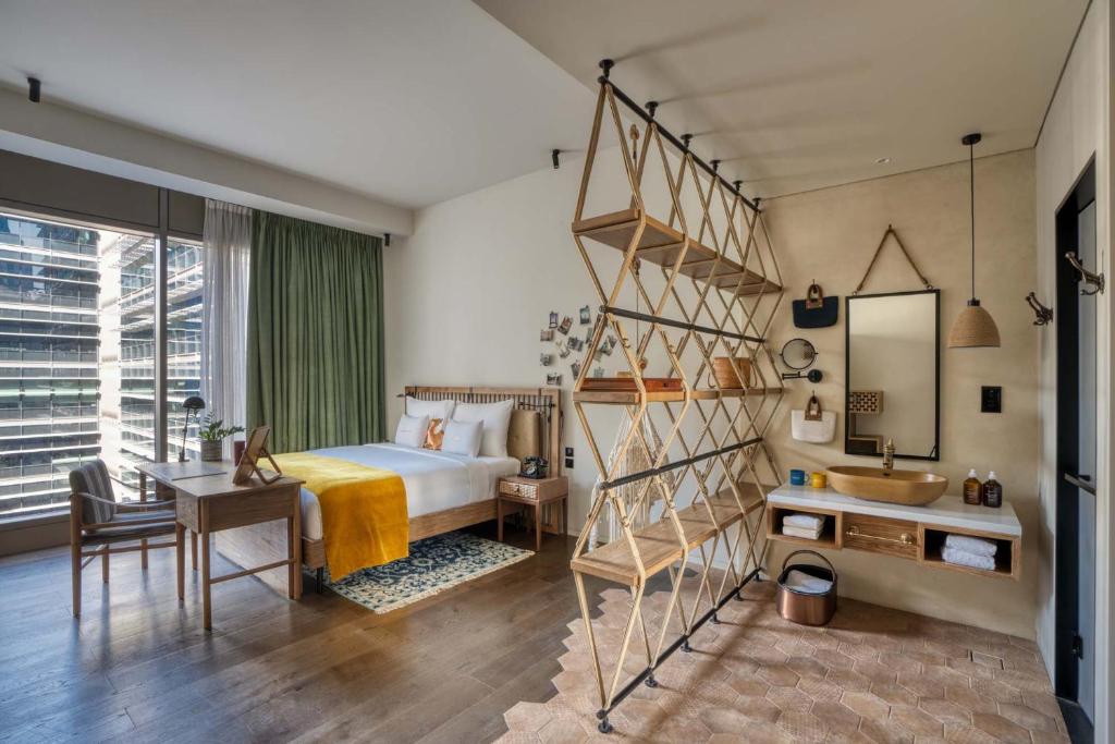 Large Glamping Room - Image 3