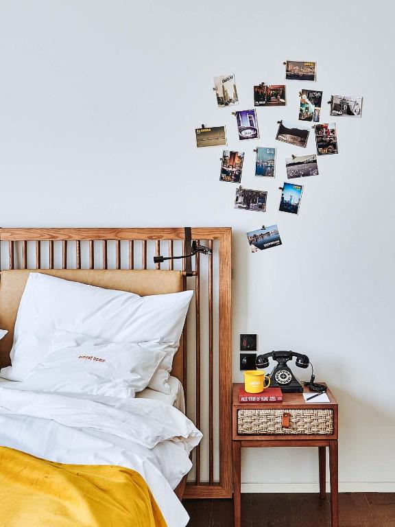 Large Glamping Twin Room - Image 1