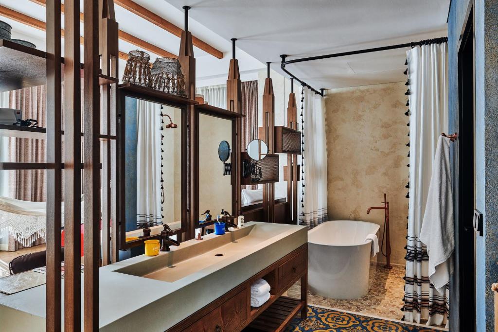 Medium Farmstay Suite - Image 4