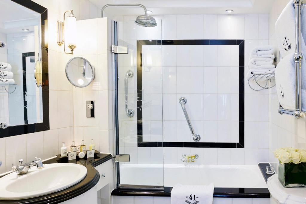 Executive Suite - Image 13
