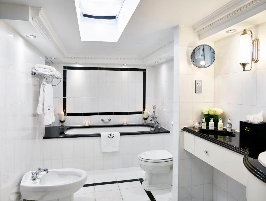 Junior Suite - Split Level - Image 4