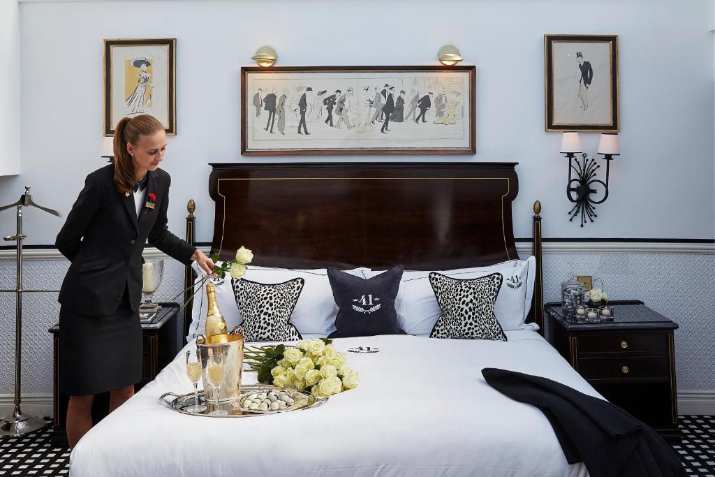 Luxury Suite (Conservatory) - Image 10