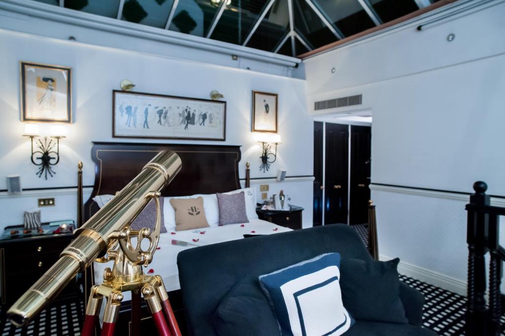 Luxury Suite (Conservatory) - Image 3