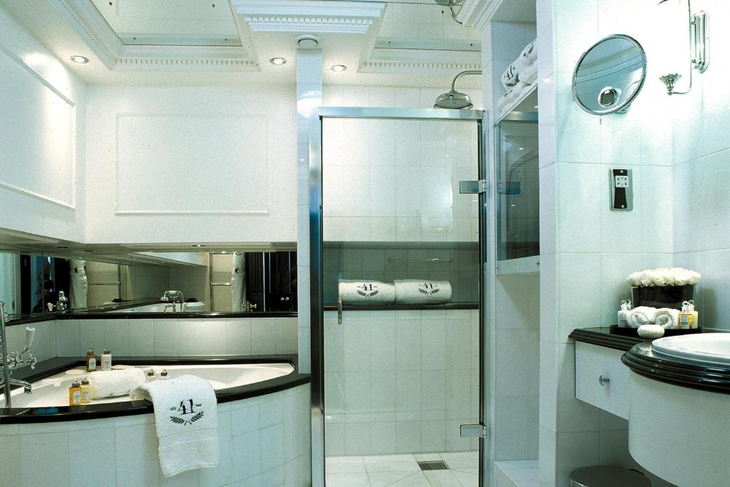 Luxury Suite (Conservatory) - Image 7