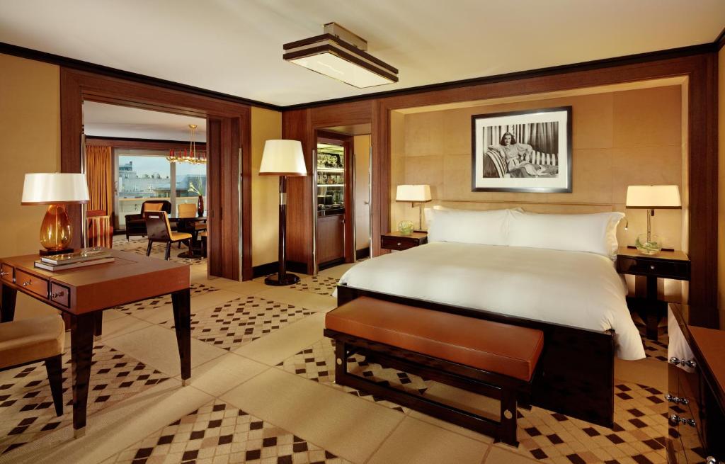Hyde Park Balcony Suite - Image 3