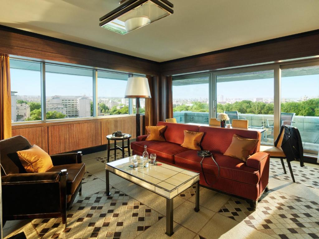 London Balcony Suite - Image 1