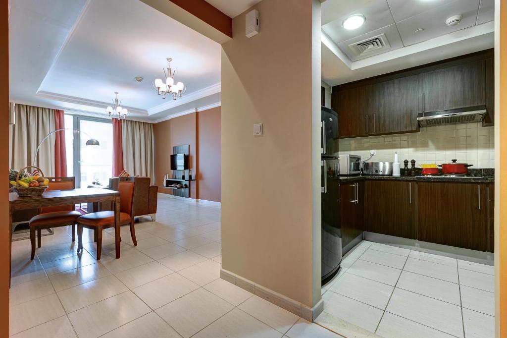 Deluxe Two Bedroom Apartment with Balcony - Image 2