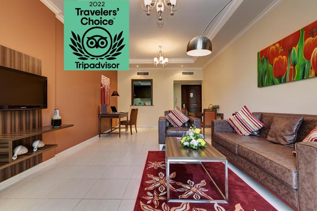 Deluxe Two Bedroom Apartment with Balcony - Image 12