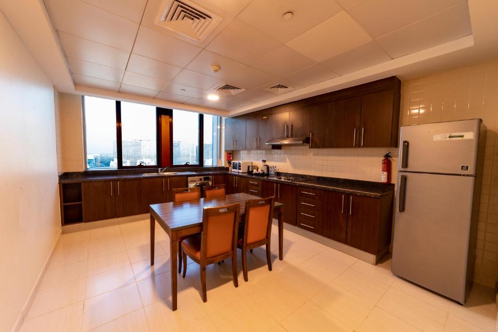Deluxe Two Bedroom Apartment with Balcony - Image 13