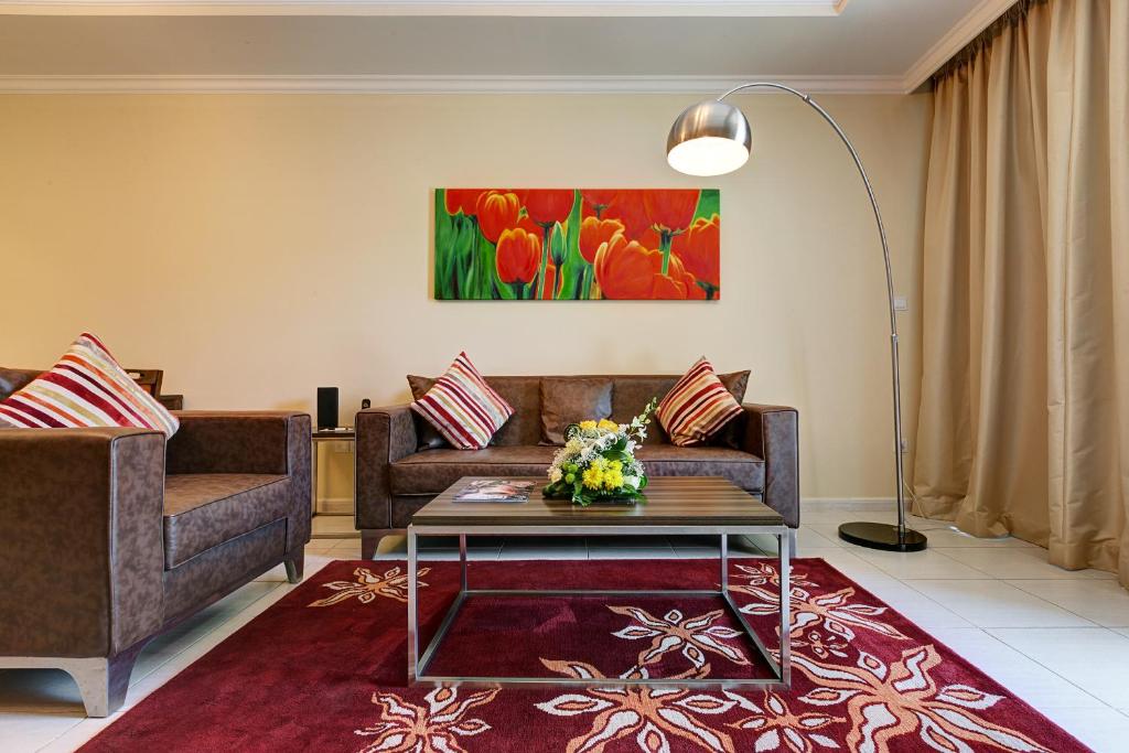 Deluxe Two Bedroom Apartment with Balcony - Image 6