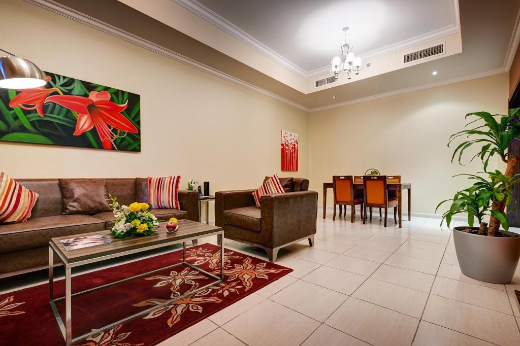 Deluxe Two Bedroom Apartment with Balcony - Image 10
